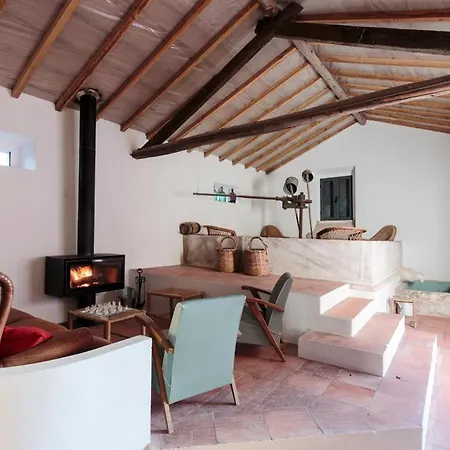 Вилла Sleeps 6 With Pool And Wifi Alfeizerao